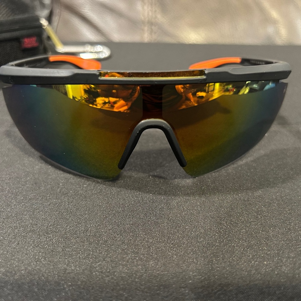 Foster Grant Ironman Black Mirror Lens with Duck Hard case